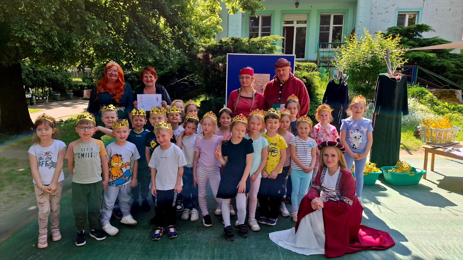 Dzieci w koronach