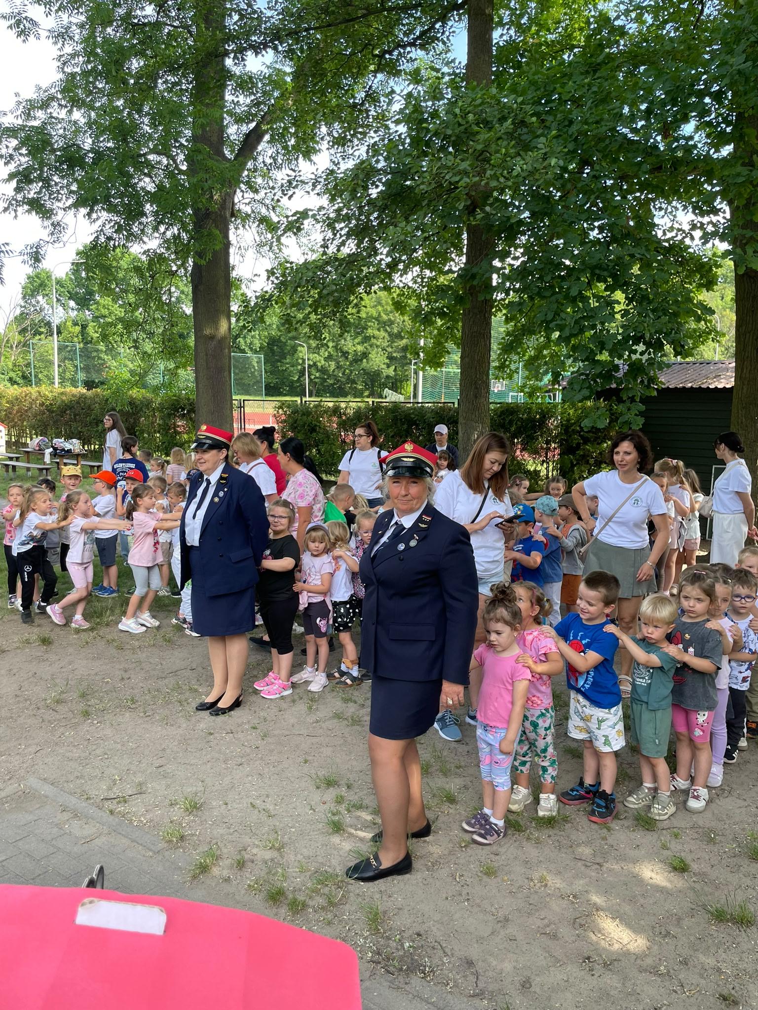 Panie konduktorki z dziećmi